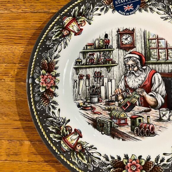 Royal Stafford Santa’s Workshop lantern border salad plates set of 4 NWT - Picture 4 of 5